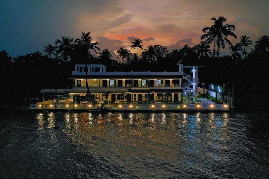 Vembanad Village Backwater Resort Alappuzha Extérieur photo
